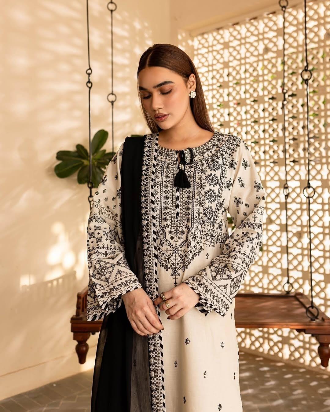 3PCS Lawn Stitched Embroidery