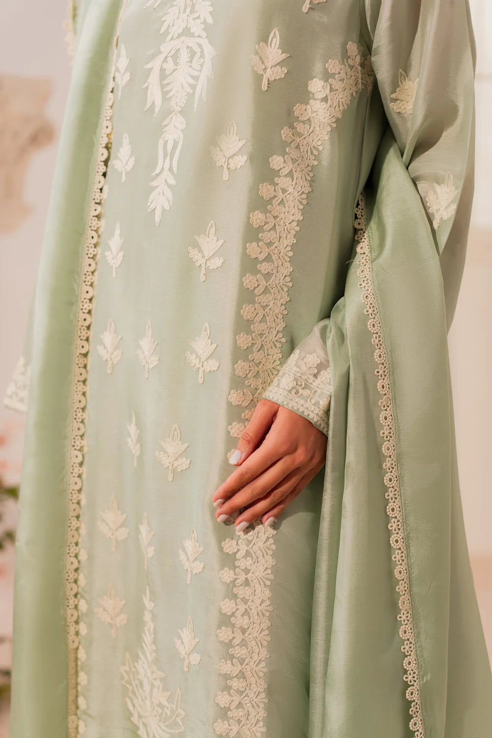 Mahveen 3pcs Embroidery